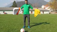 Športna zgodba Benjamina Melinka se je začela na  pomožnem 
igrišču NK Tolmin. Poletja je preživljal v belem dresu turnirske 
ekipe Flamengo, naslove prvaka v futsalu pa je osvajal  v rumenem 
dresu Puntarja.