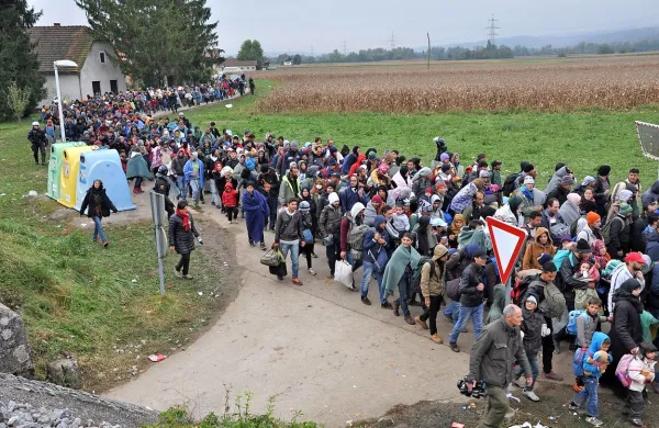 Slovenska vlada globalni dogovor o migracijah podpira tudi zaradi 
izkušnje z množičnimi migracijami, ko so bile države na balkanski 
poti prepuščene same sebi. 