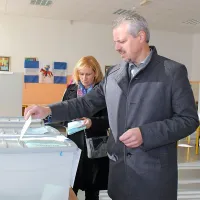 Robert Smrdelj, ki je glas oddal skupaj z ženo, bo v novem 
mandatu sodeloval v glavnem z novimi svetniki.