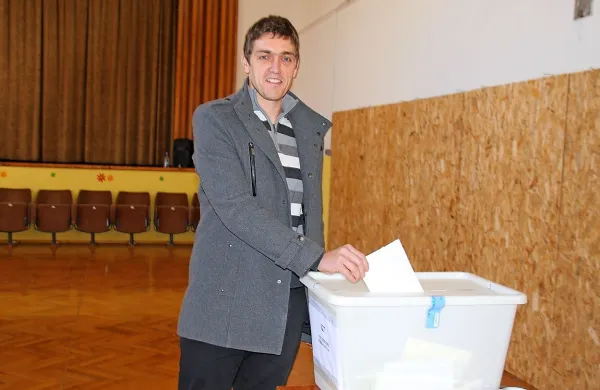 Miha Kapelj še ne razkriva, ali bo njegova SDS še naprej sodelovala z županom.
