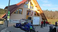 TSK Idrija je v soboto odprl posodobljen in povečan večnamenski objekt v smučarsko tekaškem 
centru Vojsko.