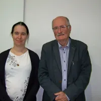 Značilnosti palitivne oskrbe  in etičnih zavez pri zdravljenju sta v 
Kopru predstavila  Maja Ebert Moltara in Božidar Voljč. 