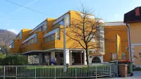 Tri milijone evrov naj bi zadoščalo za celovito  energetsko sanacijo  osnovne šole  in zdravstvenega doma.