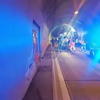 Nesreča zaprla predor, vozniki pozabili na reševalni pas