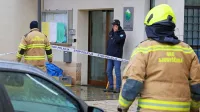 Zaradi sumljive pošiljke včeraj stavbo ajdovske občine ni smelo 
zapustiti 25 uslužbencev. Med njimi je bil tudi župan Tadej 
Beočanin. 