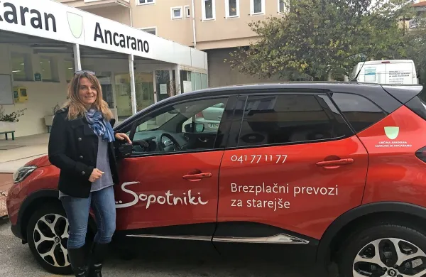 Barbara Krašovec je koordinatorka prevozov za starejše v Ankaranu.