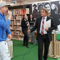 Izolski raper Drill in univerzitetni profesor slovenščine dr. Igor  
Saksida sta v čast posebne antologije poezije skupaj zarepala. 