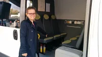 Neli Kovšca: v vozilu so  kovček nujne medicinske pomoči, predel za sterilen in okužen material, sedeži in miza za pogovor.  