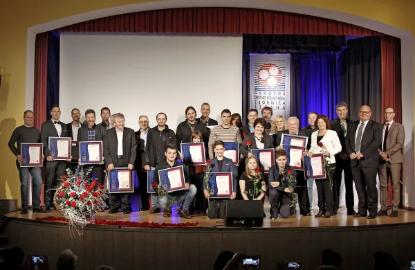 V petek so v Hrpeljah priznanja prejeli jubilanti in zaslužni za 
posebne dosežke na področju podjetništva na Krasu in v Brkinih.