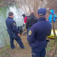 Potapljači so po več urah iskanja zgodaj popoldne pod gladino 
reke Reke našli truplo prebežnika.