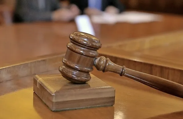 Občina in Komus se bosta skušala poravnati