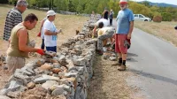 Kras je v zadnjih letih zajel pravi val navdušenja nad suhozidno 
gradnjo. V ospredju je (skoraj) vedno Boris Čok.
