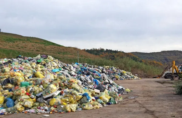 V zbirnem centru Dragonja količina nakopičene embalaže še 
vedno drastično presega zmogljivosti.
