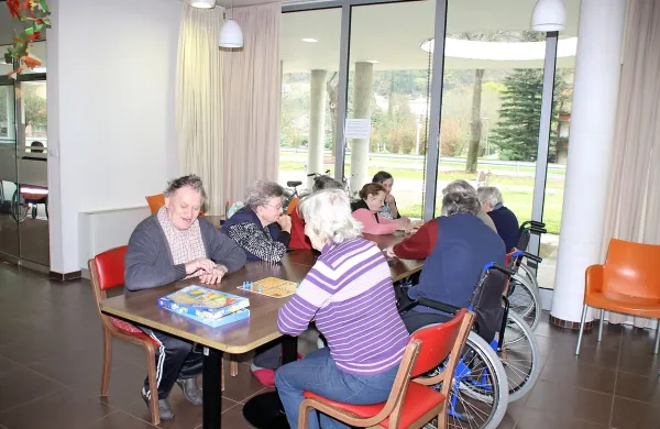 Stanovalci si dopoldneve krajšajo tudi z družabnimi igrami. 