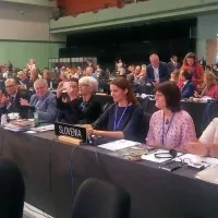 Veselje v slovenski delegaciji ob včerajšnjem vpisu klekljanja čipk 
na Unescov seznam.