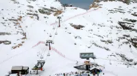 Približno takšne  so trenutno snežne razmere na Kaninu - le 
smučarska okrepčevalnica z lanskega posnetka je letos večja.