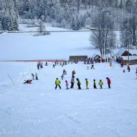 Najboljše malo slovensko smučišče Ski Bor bo razveseljevalo 
obiskovalce najkasneje od Božičnih počitnic dalje.