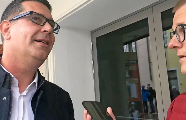 Aleš Bržan med intervjujem z odgovornim urednikom Antišo 
Korljanom