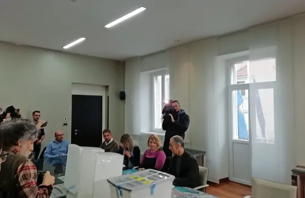 Bržan s prednostjo sedmih glasov premagal Popoviča