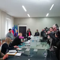 Bržan s prednostjo sedmih glasov premagal Popoviča