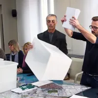 Bržan s prednostjo sedmih glasov premagal Popoviča