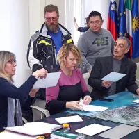 Bržan s prednostjo sedmih glasov premagal Popoviča