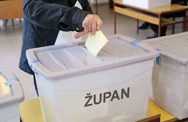 Število glasov sovpada z imenikom