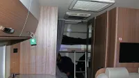 V notranjosti avtodoma je bilo 13 Iračanom in Iranec.