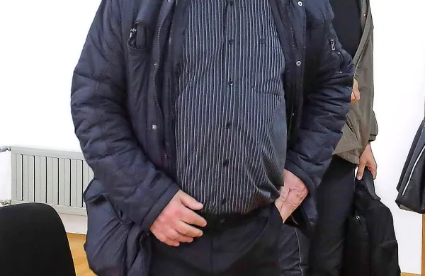 Sodišče je Edvarda Progarja obsodilo na vikend zapor, Lori Posega 
(za njim) pa na pogojno zaporno kazen. 