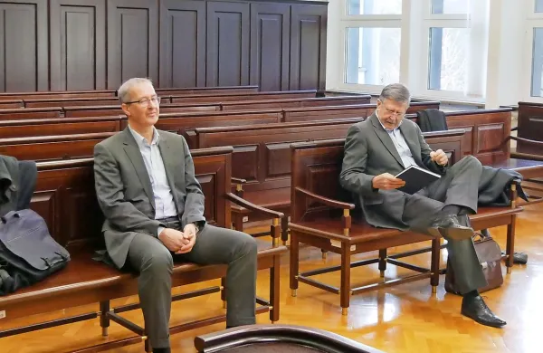 Sojenje Robertu Brajdihu (levo) in Dušanu Črnigoju zaradi domnevnega oškodovanja upnikov Primorja v stečaju se bo “zavleklo” 
v leto 2019.