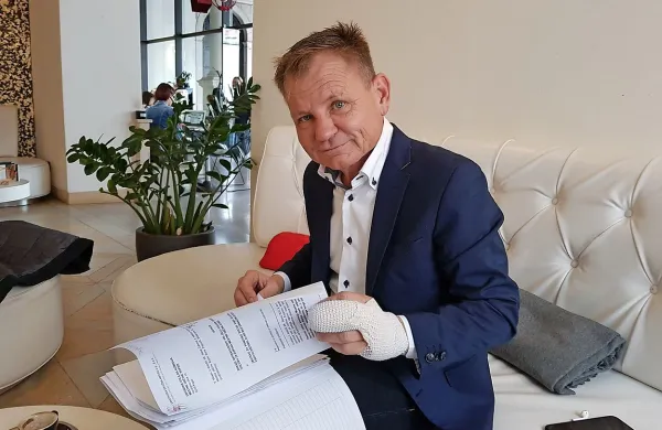 Franci Matoz se v ugovoru sklicuje  na  nepravilnosti in kršitve, ki naj bi se zgodile na volitvah.