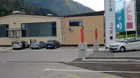 Spar je naredil izjemo in Cerknemu zasnoval trgovski center v 
podobi značilnega kozolca, a je Eta vse skupaj že drugič grdo 
zapletla. Poleti se je izrekla za trgovski center, potem pa je zahteve 
okrog skupnega uvoza zapletla do popolne nerazumljivosti.