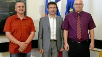 Nekdanji  minister Boris Koprivnikar (v sredini)  s sindikalistoma 
Radivojem Uroševičem (levo) in Zoranom Petrovičem (desno) 