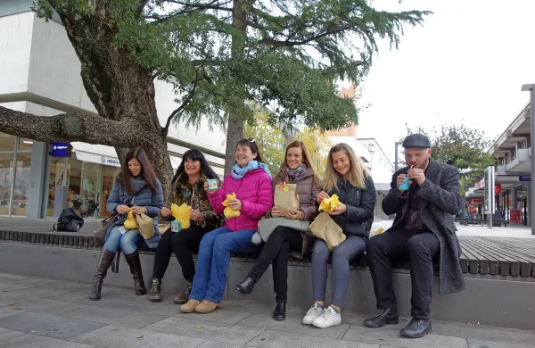 Za izlet po mestu bodo obiskovalci dobili nekoč obvezen “lanč 
paket”: sendvič in sok Pingo. 