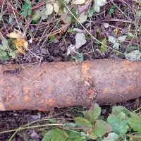 Minometna mina nemške izdelave kalibra 170  milimetrov  je težka 
55 kilogramov.  