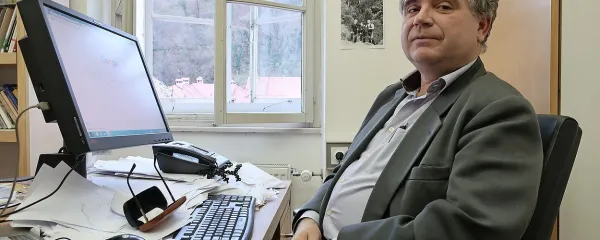 Igor Grdina je v Cankarjem letu pri Beletrini izdal  knjigo, v kateri portretira genija. Zanima ga “Cankarjev Cankar.  Tak, kakršen je resnično bil”.   