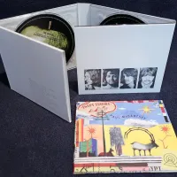 Jubilejna izdaja Belega albuma  in McCartneyjeva  nova zbirka