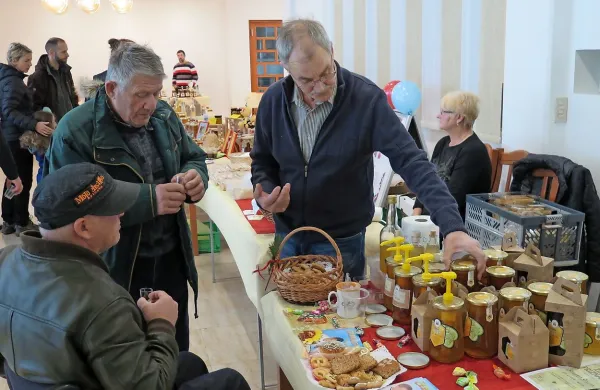 Bistriški čebelarji so na Medenem dnevu predstavili svojo ponudbo.