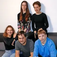  Ekipo Blue Ice so sestavljali (z leve)  Ula Valentič, Eva Pincin, 
Alenka Skvarč, Matija Gašpar in Luka Andolšek.