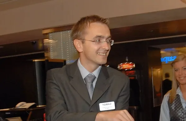 Nadzorni svet Hita je danes za novega predsednika uprave družbe 
imenoval Tomaža Repinca.