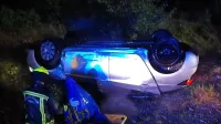 S svojo opel astro in osmimi Afganistanci v avtu je sredi avgusta 
Hrvat končal na strehi nad Črnotičami. Nižjo kazen si je skušal 
priboriti tudi tako, da je poudarjal, kako požrtvovalno jih je vlekel 
iz avta. 