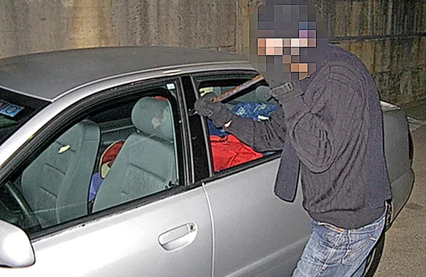 Če v avtu pustimo ključ in niti ne zaklenemo garaže, bo avto ostal cel, vendar daleč stran z vlomilcem.