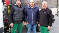Za manjši tovornjak zamaškov se je v pol leta zbralo v skladišču 
čokoladnice Danijela Sertića (v sredini) v Kopru, danes pa so jih 
prevzeli delavci Marjetice.