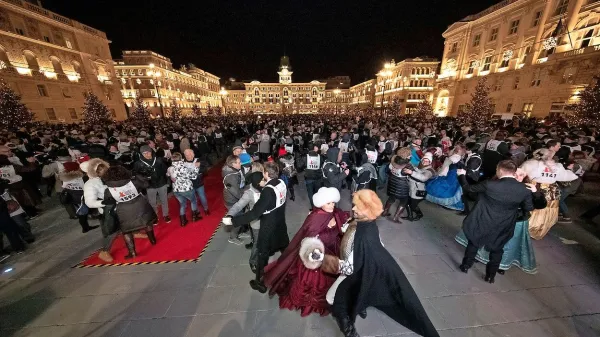 Množični tržaški valček podrl svetovni rekord