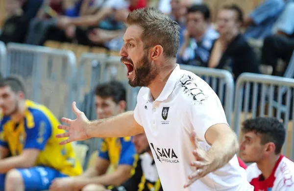Trener Uroš Rapotec je z varovanci spet v seriji težkih tekem, iz katerih za Koper (še) ni veliko točk.