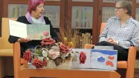 Aksinja Kermauner (levo) se  je v pogovoru z Vladko Tucovič Sturman sprehodila skozi svoj opus. 
