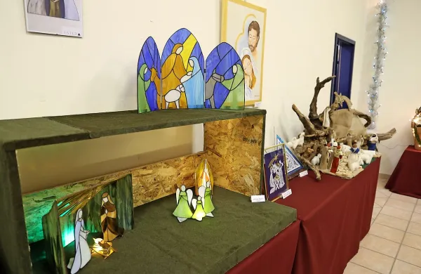 Vipavski Križ gosti več kot sto jaslic iz različnih materialov. 