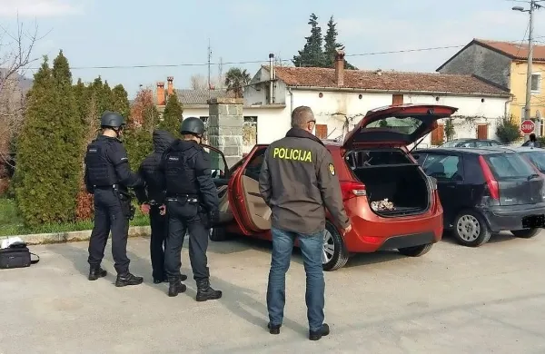 V Sv. Antonu so policisti in kriminalisti marca aretirali osumljenca 
iz Kranjske Gore. 
