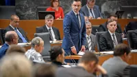 Premier Marjan Šarec ocenjuje, da  zakon o javnem naročanju ni 
optimalen in da bi bilo treba zakonodajo v določenem delu 
spremeniti.