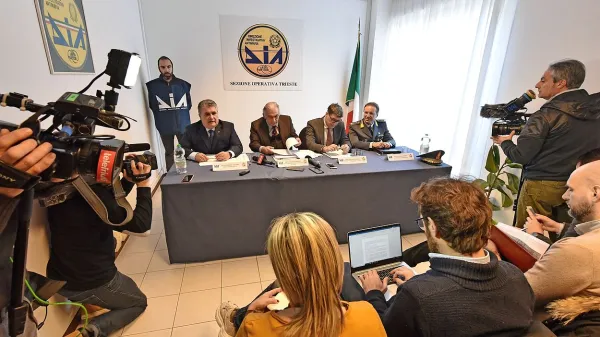 Predstavniki italijanske policije so včeraj pojasnjevali podrobnosti 
preiskave.  